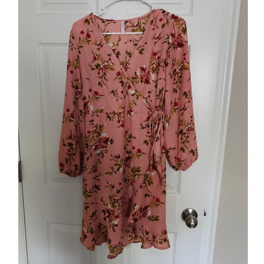 SOLD NWOT Pink floral wrap around tie dress - Picture 4 of 8